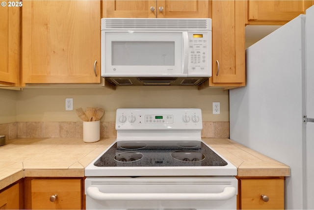 9400 SW 153rd Ave, Beaverton, OR 97007 - kitchen featuring white appliances and tile countertops