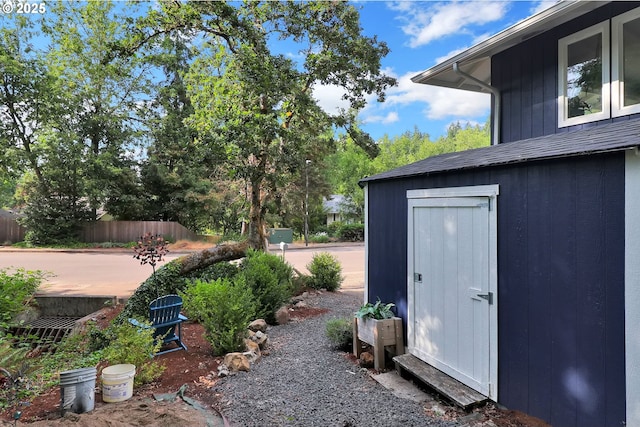 3580 Wilshire Ln, Eugene, OR 97405 - view of yard with a storage shed