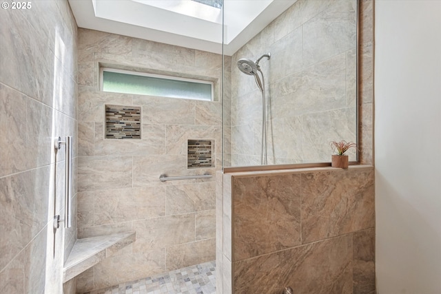 515 SW Colony Dr, Portland, OR 97219 - full bath featuring tiled shower