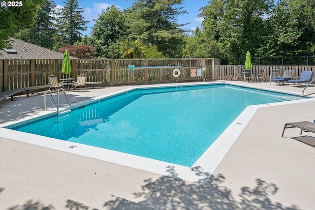 515 SW Colony Dr, Portland, OR 97219 - community pool featuring view of scattered trees and a patio area