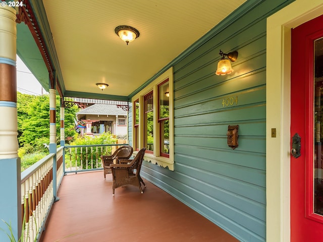 balcony featuring covered porch