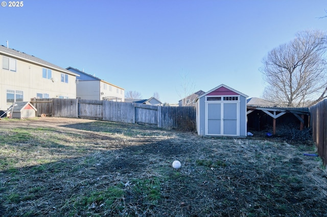 view of yard with a storage unit