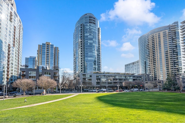 view of property's community featuring a view of city and a yard