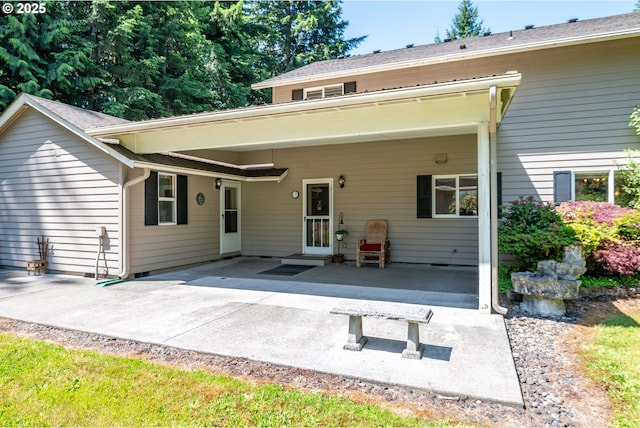 230 S Maple Hill Rd, Kelso, WA 98626 - rear view of property featuring a patio