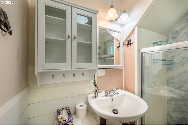 2318 Liberty St, North Bend, OR 97459 - bathroom featuring a sink and a stall shower