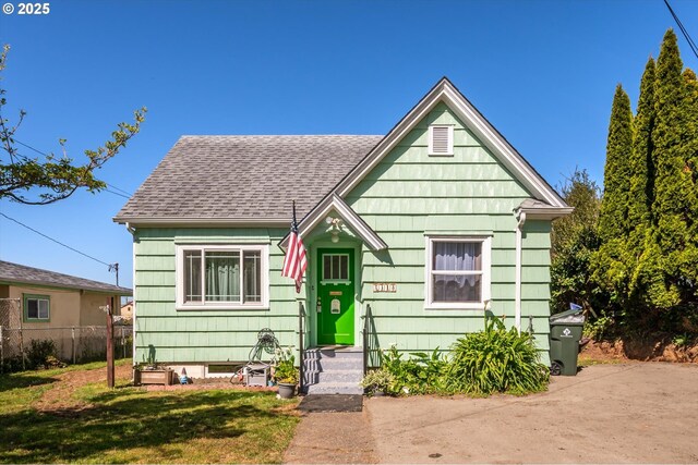 2318 Liberty St, North Bend, OR 97459 - bungalow featuring roof with shingles