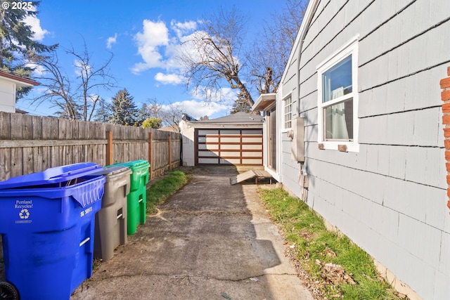 view of yard featuring a garage and an outdoor structure