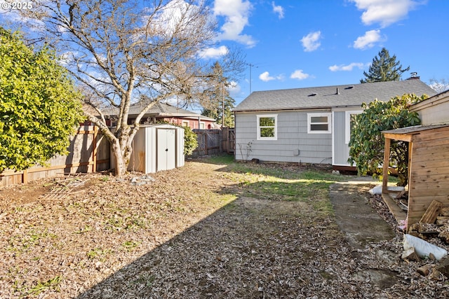 view of yard with a shed