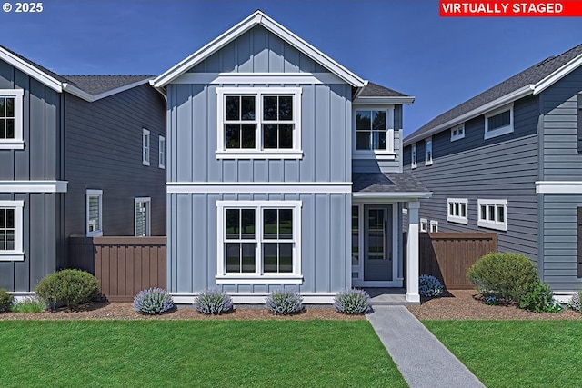 view of front of home featuring a front yard