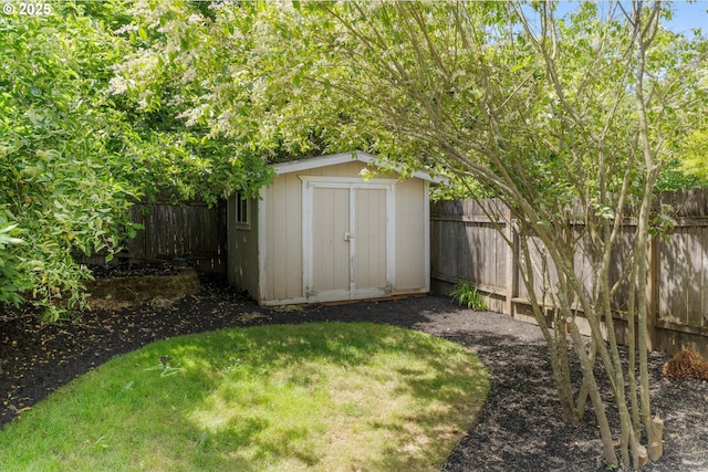 20198 SW Tillamook Ct, Tualatin, OR 97062 - view of shed with a fenced backyard