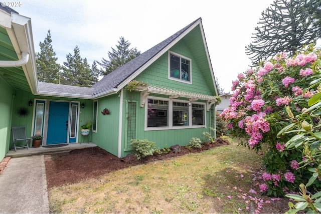 1896 W Park Dr, Florence, OR 97439 - view of front of property featuring a shingled roof