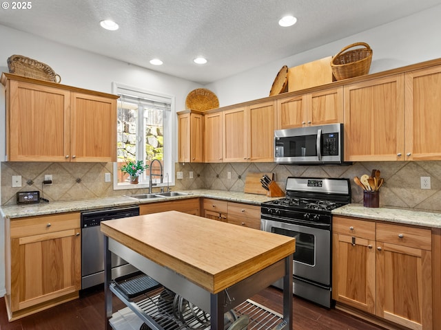 5417 N St, Washougal, WA 98671 - kitchen with stainless steel appliances, a sink, dark wood finished floors, decorative backsplash, and a textured ceiling