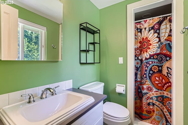 7680 SW 92nd Pl, Portland, OR 97223 - full bath featuring toilet, vanity, and a shower with curtain