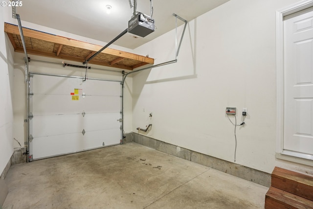 6538 NE Forest Ln, Hillsboro, OR 97124 - garage featuring a garage door opener