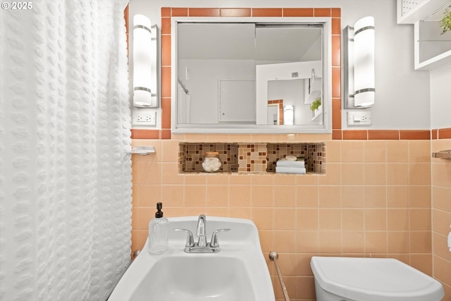 12405 SW Faircrest St, Portland, OR 97225 - full bath with tile walls and a shower with curtain