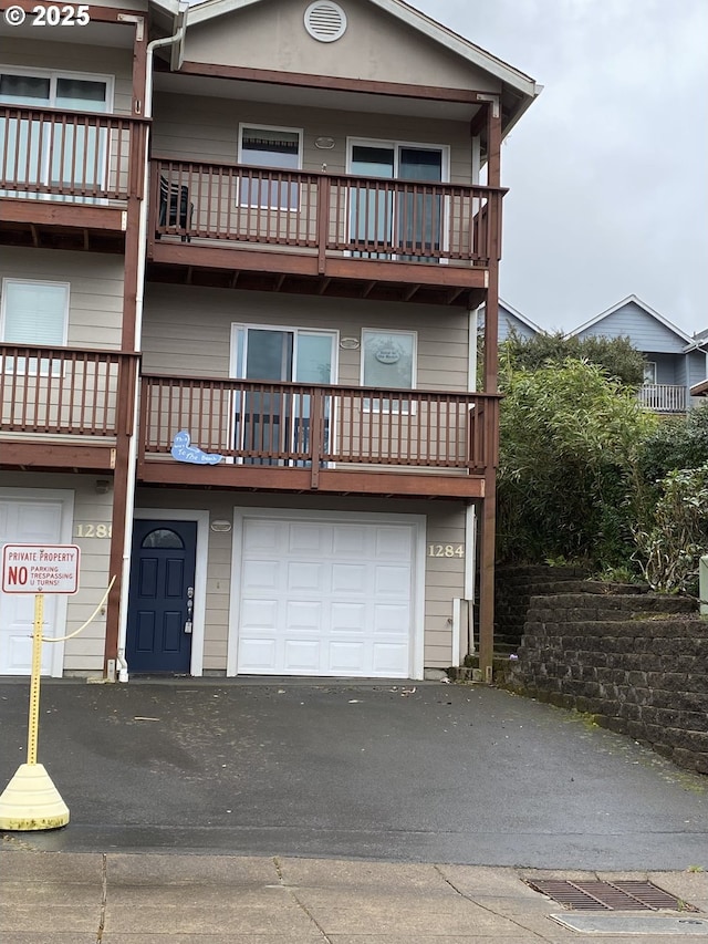 view of front of house featuring driveway and an attached garage