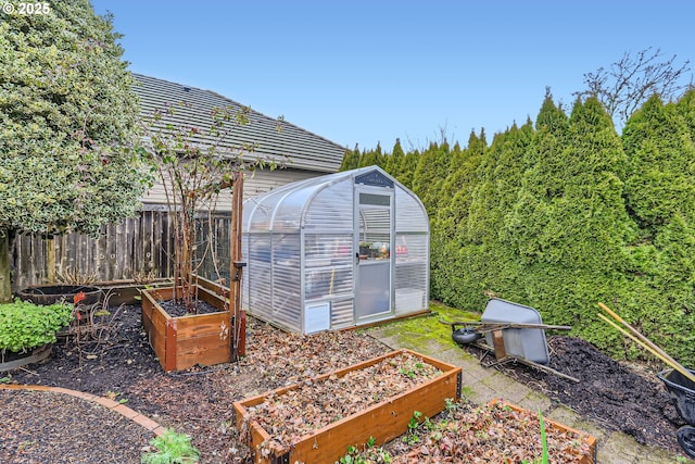 view of yard with an outdoor structure