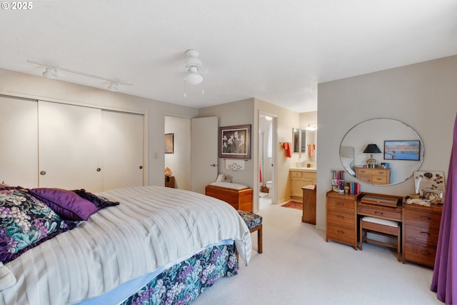 4825 SE 33rd Ave, Portland, OR 97202 - bedroom with a closet, light carpet, ensuite bathroom, rail lighting, and a ceiling fan