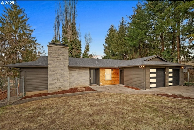 view of front facade with a garage and a front lawn