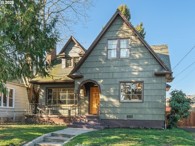 view of front of house with a front lawn