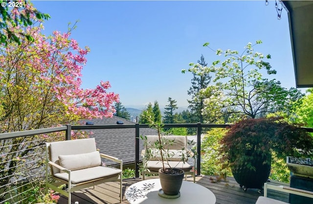 2975 SW Canterbury Ln, Portland, OR 97205 - view of balcony