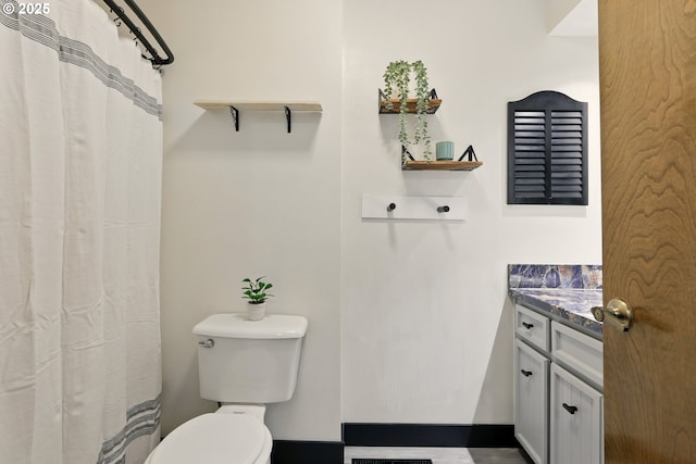 18735 NE Wasco Ct, Portland, OR 97230 - bathroom with vanity, toilet, and a shower with curtain
