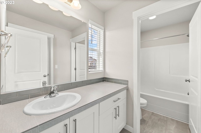 3020 S Kodiak St Unit Lt811, Cornelius, OR 97113 - full bathroom featuring vanity and  shower combination