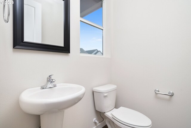 3020 S Kodiak St Unit Lt811, Cornelius, OR 97113 - half bathroom with toilet and a sink