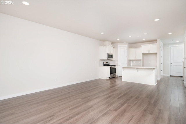 3020 S Kodiak St Unit Lt811, Cornelius, OR 97113 - unfurnished living room with recessed lighting and light wood-style floors