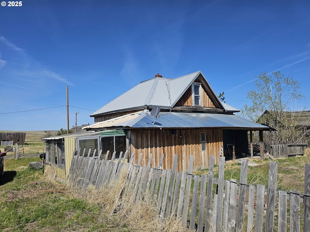 54901 Willow St, Heppner, OR 97836 - view of side of property with metal roof