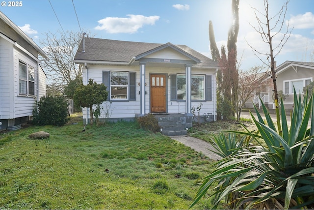 bungalow featuring a shingled roof and a front yard