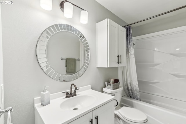 bathroom featuring toilet, vanity, and shower / bath combo