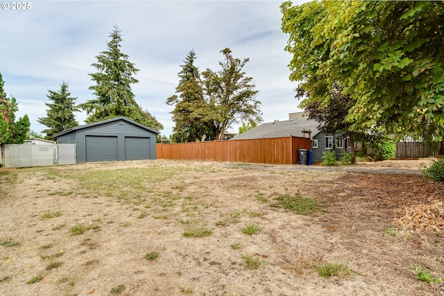 284 Waite St, Eugene, OR 97402 - view of yard with a detached garage and an outbuilding