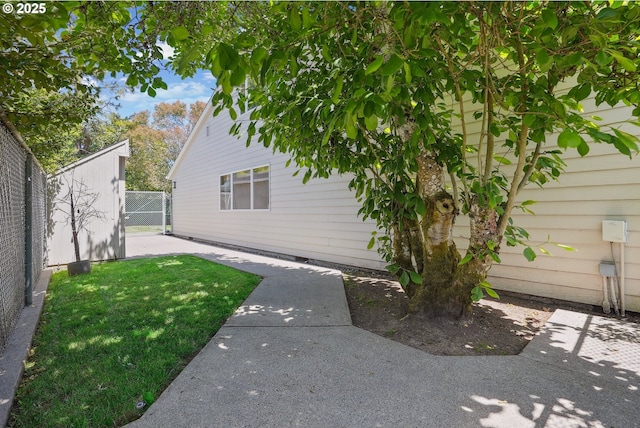8895 SW Bohmann Pkwy, Portland, OR 97223 - view of side of home with a gate