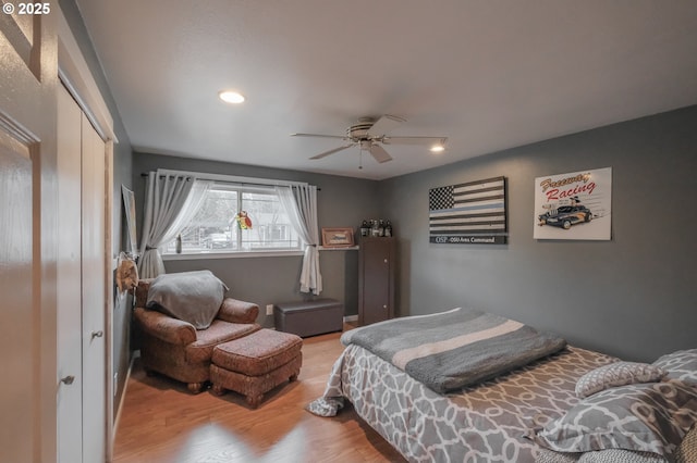 bedroom with wood finished floors, recessed lighting, ceiling fan, and a closet
