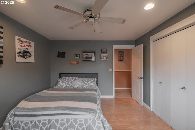 bedroom with wood finished floors, recessed lighting, a closet, ceiling fan, and baseboards