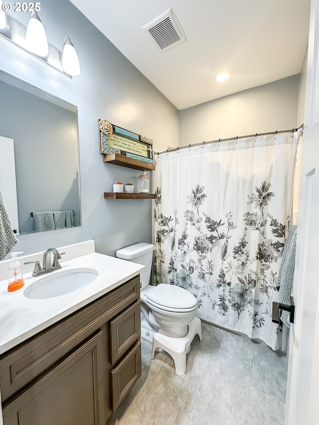 2950 Birch St, Baker City, OR 97814 - bathroom with toilet, vanity, and a shower with shower curtain