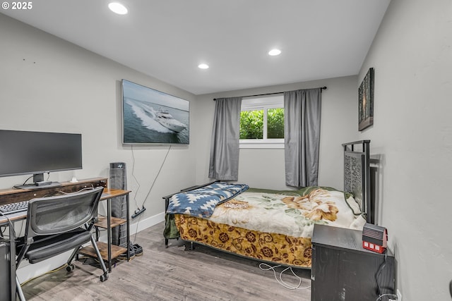 1388 Hillendale Dr, Salem, OR 97302 - bedroom with wood finished floors, recessed lighting, and a desk