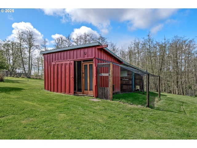 view of outdoor structure with an outdoor structure
