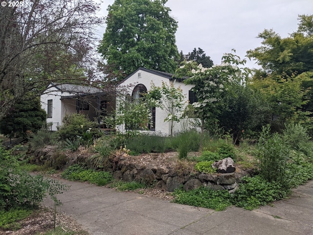 view of front facade with stucco siding