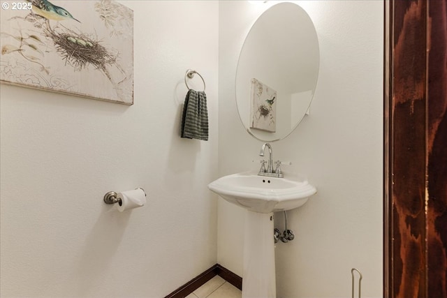 810 E 9th St Unit E18, Newberg, OR 97132 - bathroom with tile patterned floors and baseboards