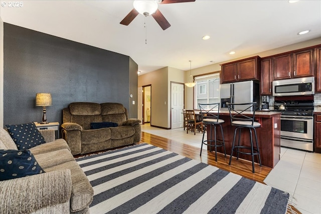 810 E 9th St Unit E18, Newberg, OR 97132 - living area featuring a ceiling fan, light wood-style floors, and recessed lighting