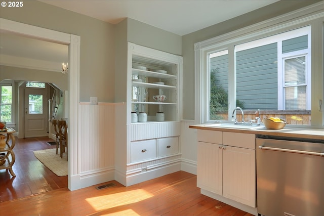3324 SE Salmon St, Portland, OR 97214 - pantry with a sink