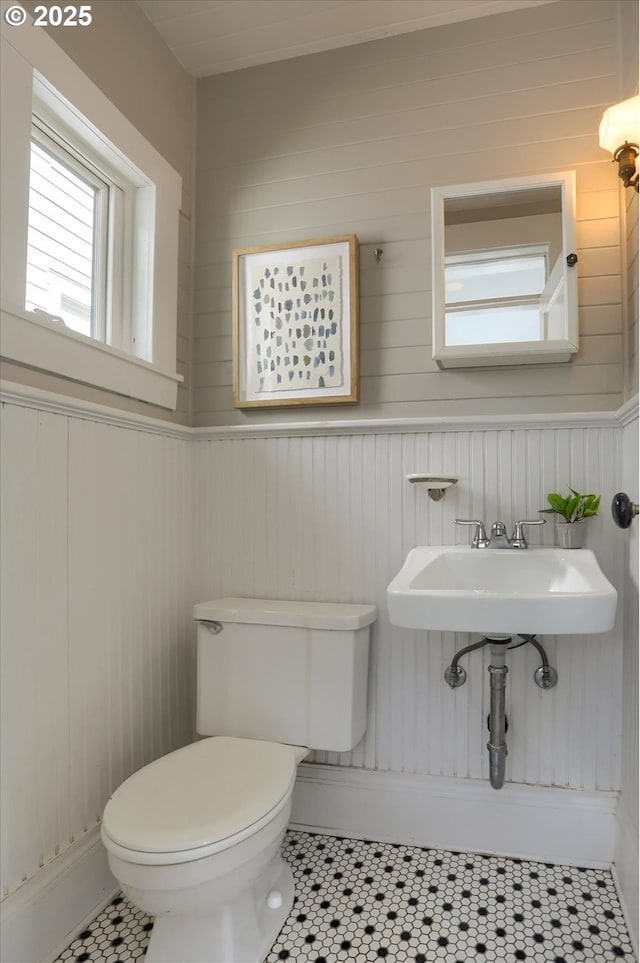 3324 SE Salmon St, Portland, OR 97214 - bathroom featuring toilet and tile patterned floors