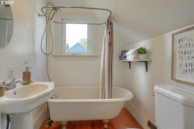 3324 SE Salmon St, Portland, OR 97214 - bathroom featuring toilet and shower / bathtub combination with curtain