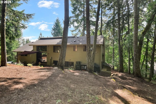 768 Brookside Dr, Eugene, OR 97405 - rear view of house featuring roof with shingles