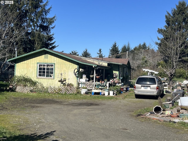 view of front of home featuring driveway