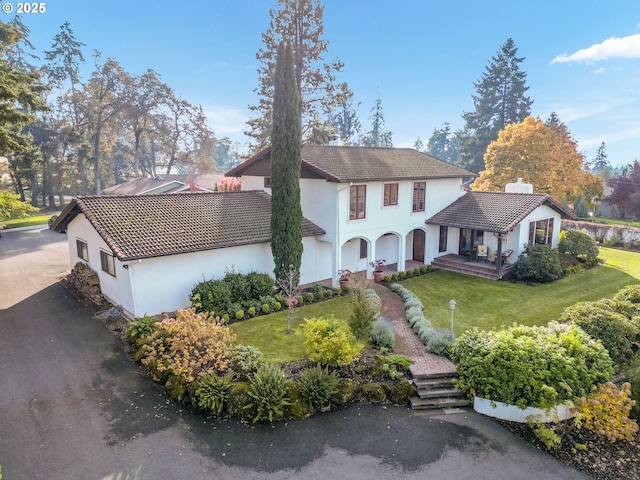 view of front of home with a front lawn