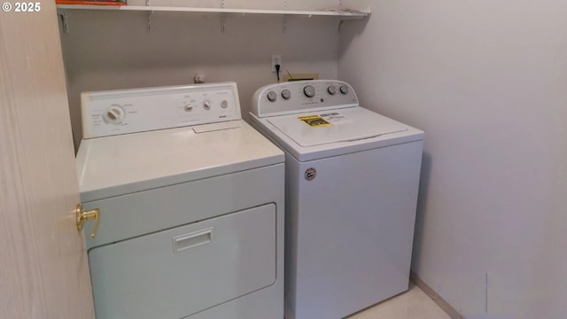 washroom featuring washing machine and clothes dryer