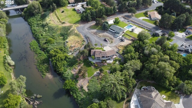 29843 Royce Ln, Hermiston, OR 97838 - aerial overview of property's location with a large body of water